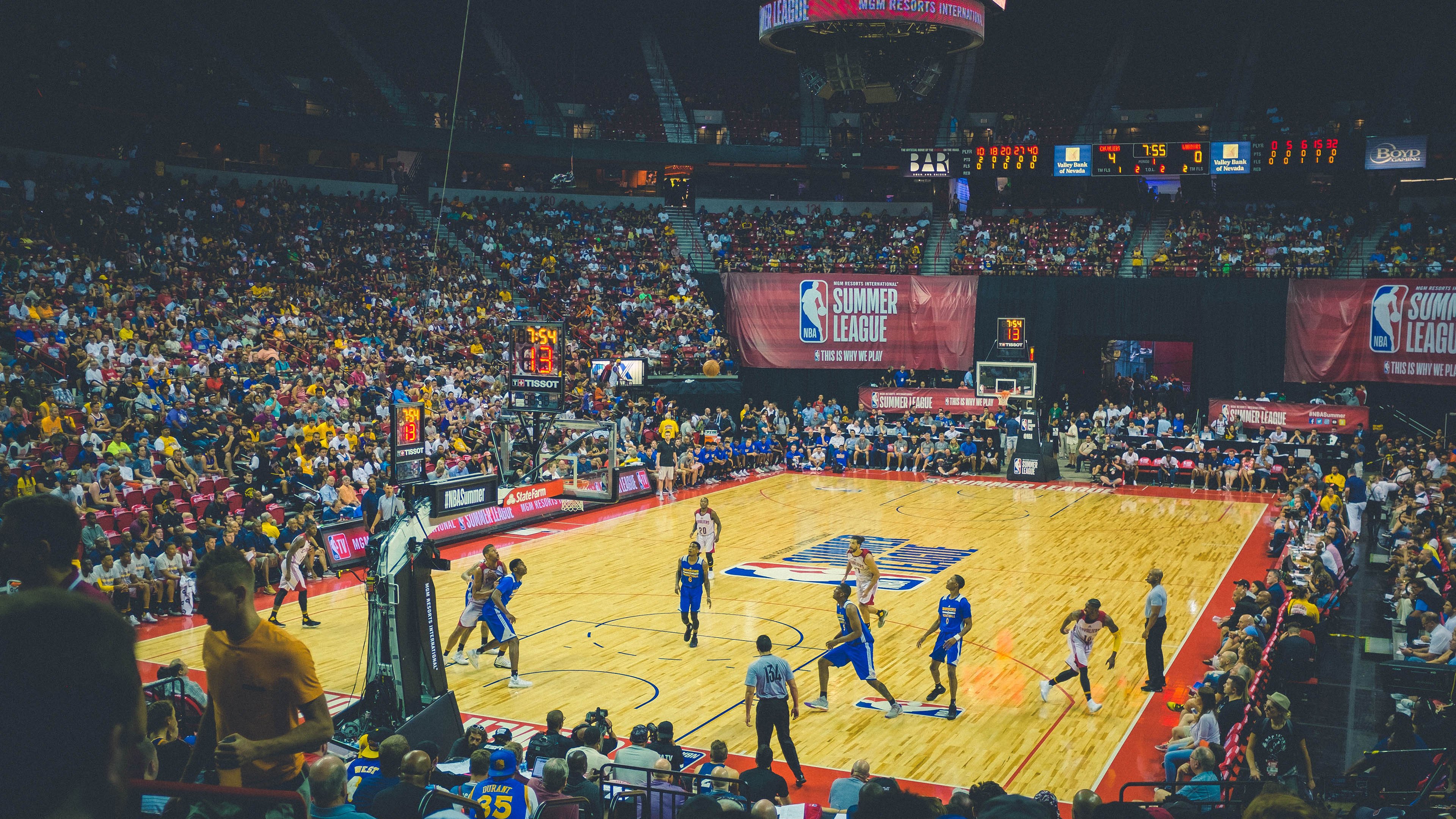 保龄球公开赛：精准滚动制胜，保龄球现场