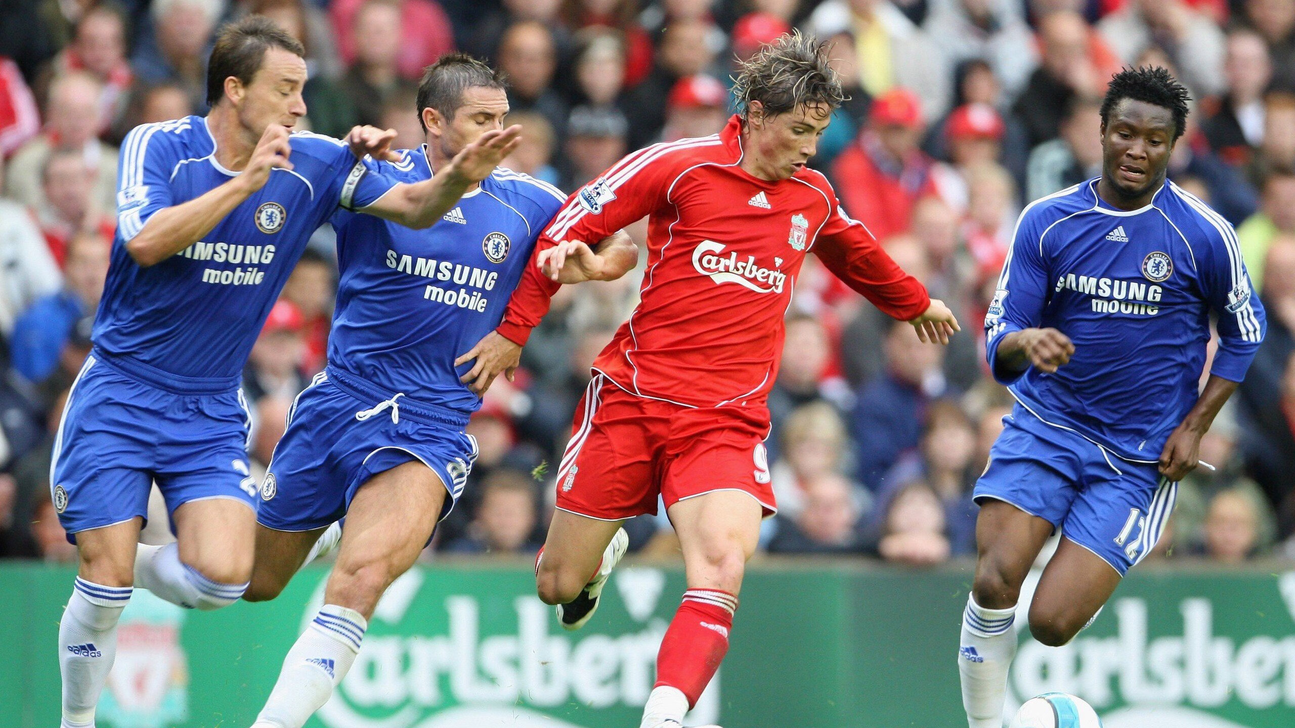 爱游戏电竞同步-格林斯比球员配合默契，鱼港军团冲刺保级，格林斯比足球俱乐部